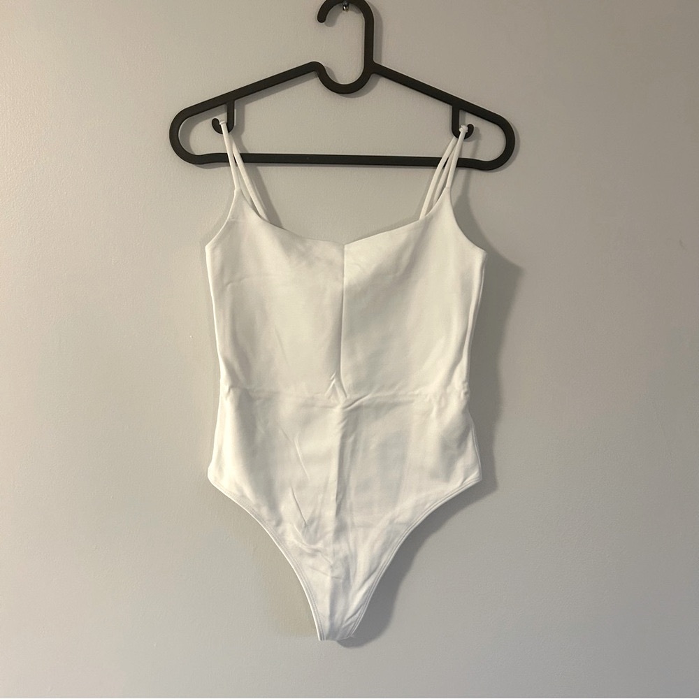 Babaton Contour Cami Bodysuit - S white
